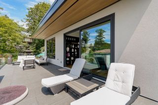 Photo 8: 1228 EVERALL Street: White Rock House for sale in "White Rock Hillside" (South Surrey White Rock)  : MLS®# R2701484