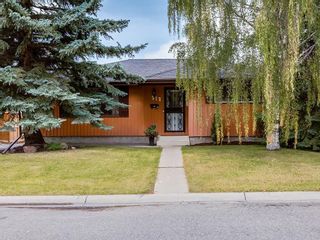 Photo 1: 512 OAKWOOD Place SW in Calgary: Oakridge Detached for sale : MLS®# C4264925