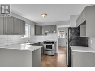 Photo 10: 284 Murray Crescent in Kelowna: House for sale : MLS®# 10307207