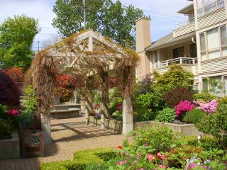 Photo 16: 209 3766 W 7TH Avenue in Vancouver: Point Grey Condo for sale in "THE CUMBERLAND" (Vancouver West)  : MLS®# R2190869