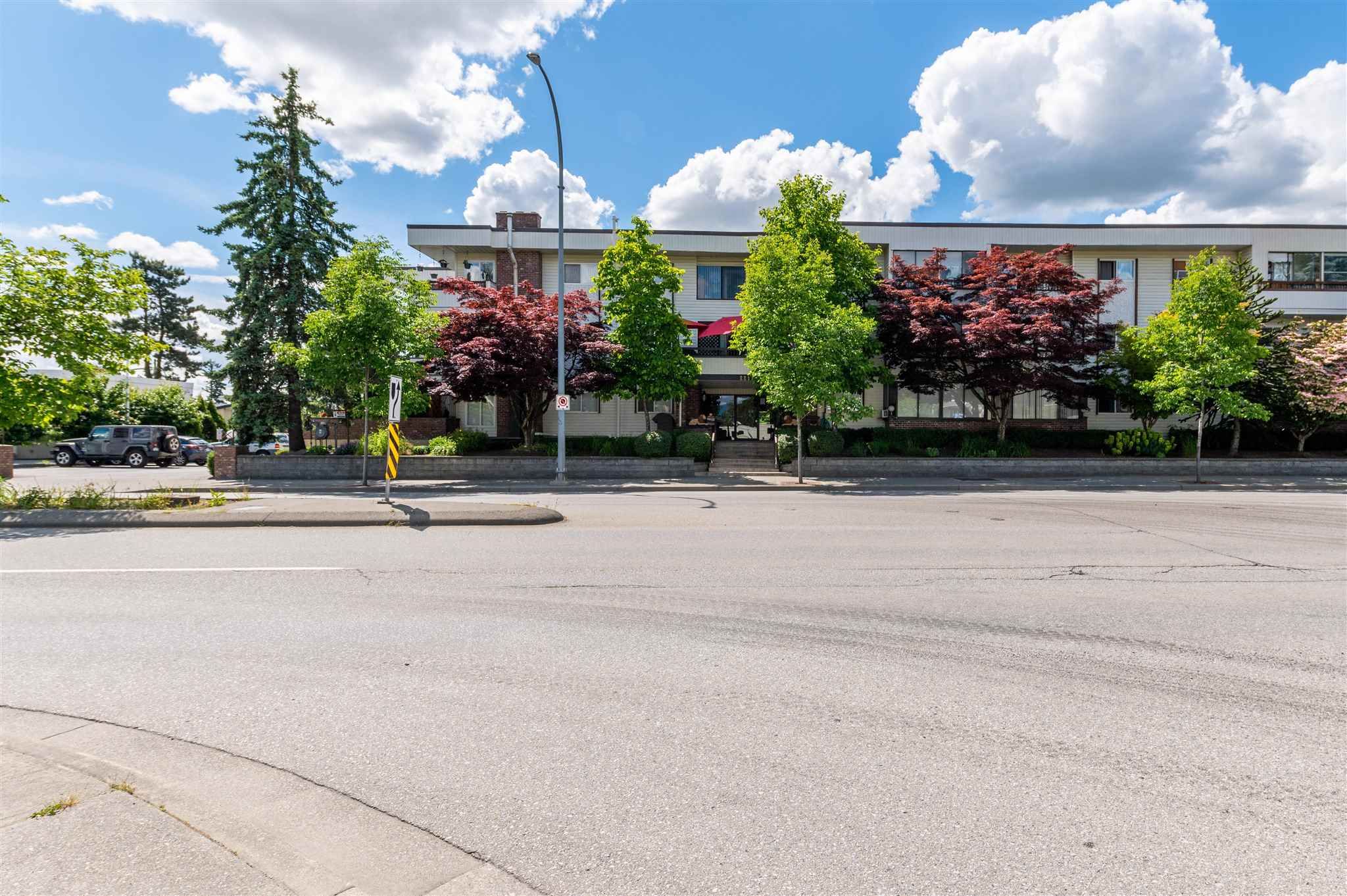 Main Photo: 209 2211 CLEARBROOK Road in Abbotsford: Abbotsford West Condo for sale in "Glenwood Manor" : MLS®# R2594385