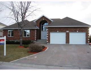 Photo 1: 277 SOUTHBRIDGE Drive in WINNIPEG: Windsor Park / Southdale / Island Lakes Residential for sale (South East Winnipeg)  : MLS®# 2805735