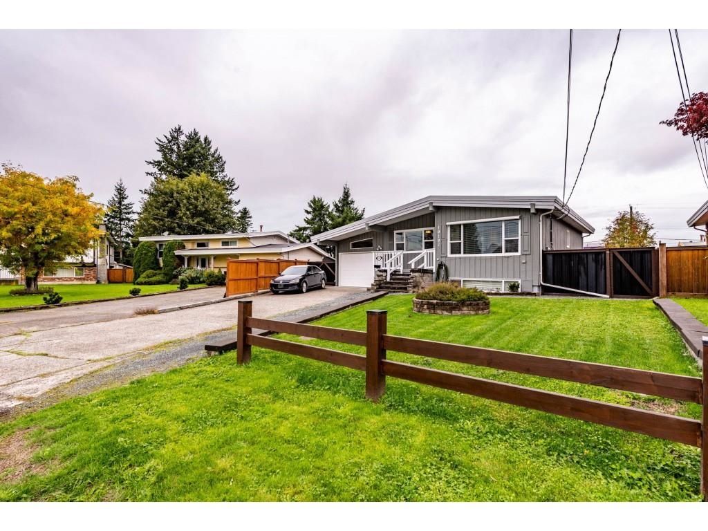Main Photo: 10107 FAIRBANKS Crescent in Chilliwack: Fairfield Island House for sale : MLS®# R2625855