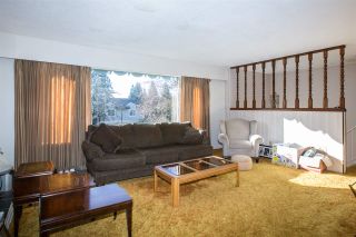 Photo 3: 985 SMITH Avenue in Coquitlam: Central Coquitlam House for sale : MLS®# R2033159