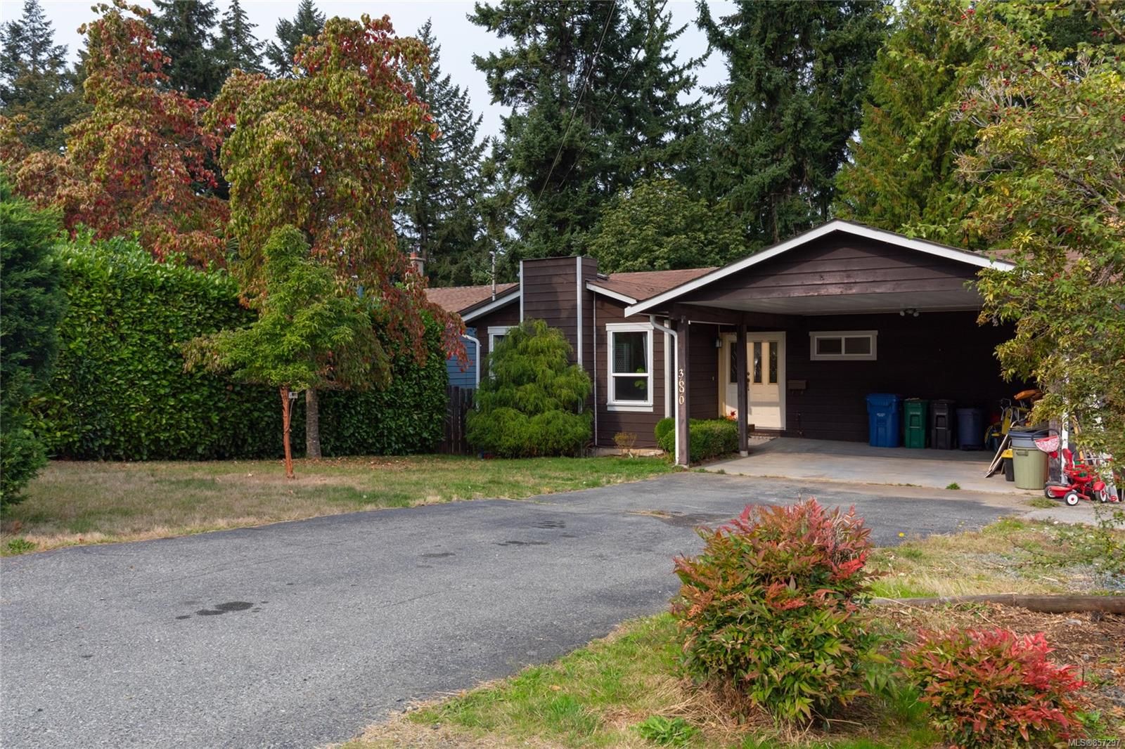 Main Photo: 3690 Cottleview Dr in Nanaimo: Na Uplands House for sale : MLS®# 857297