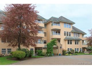 Photo 1: 204 2311 Mills Rd in SIDNEY: Si Sidney North-West Condo for sale (Sidney)  : MLS®# 729421