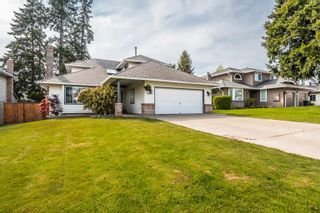 Photo 2: 5737 184A Street in Surrey: Cloverdale BC House for sale (Cloverdale)  : MLS®# R2774043