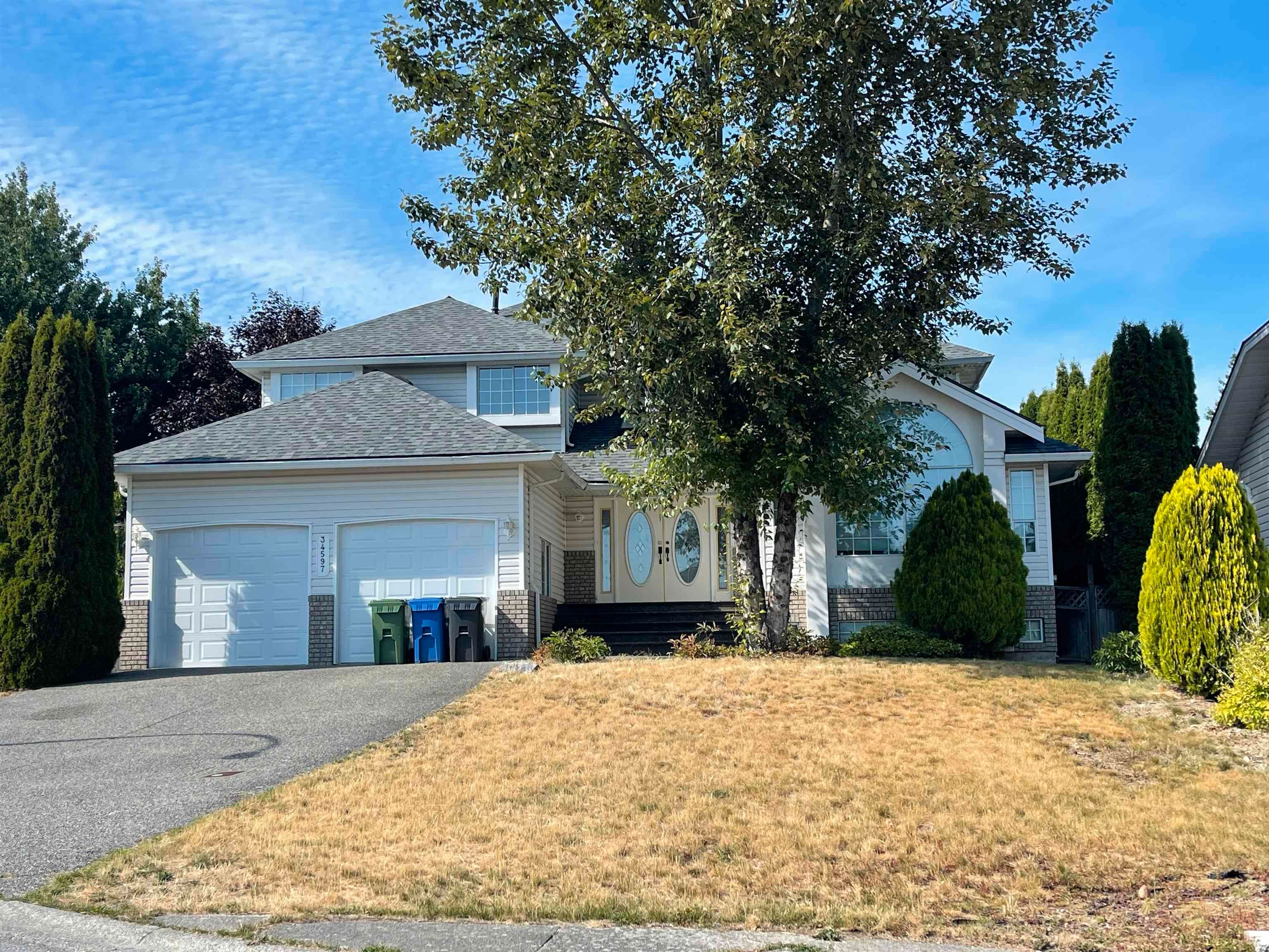 Main Photo: 34597 CALDER Place in Abbotsford: Abbotsford East House for sale : MLS®# R2803819