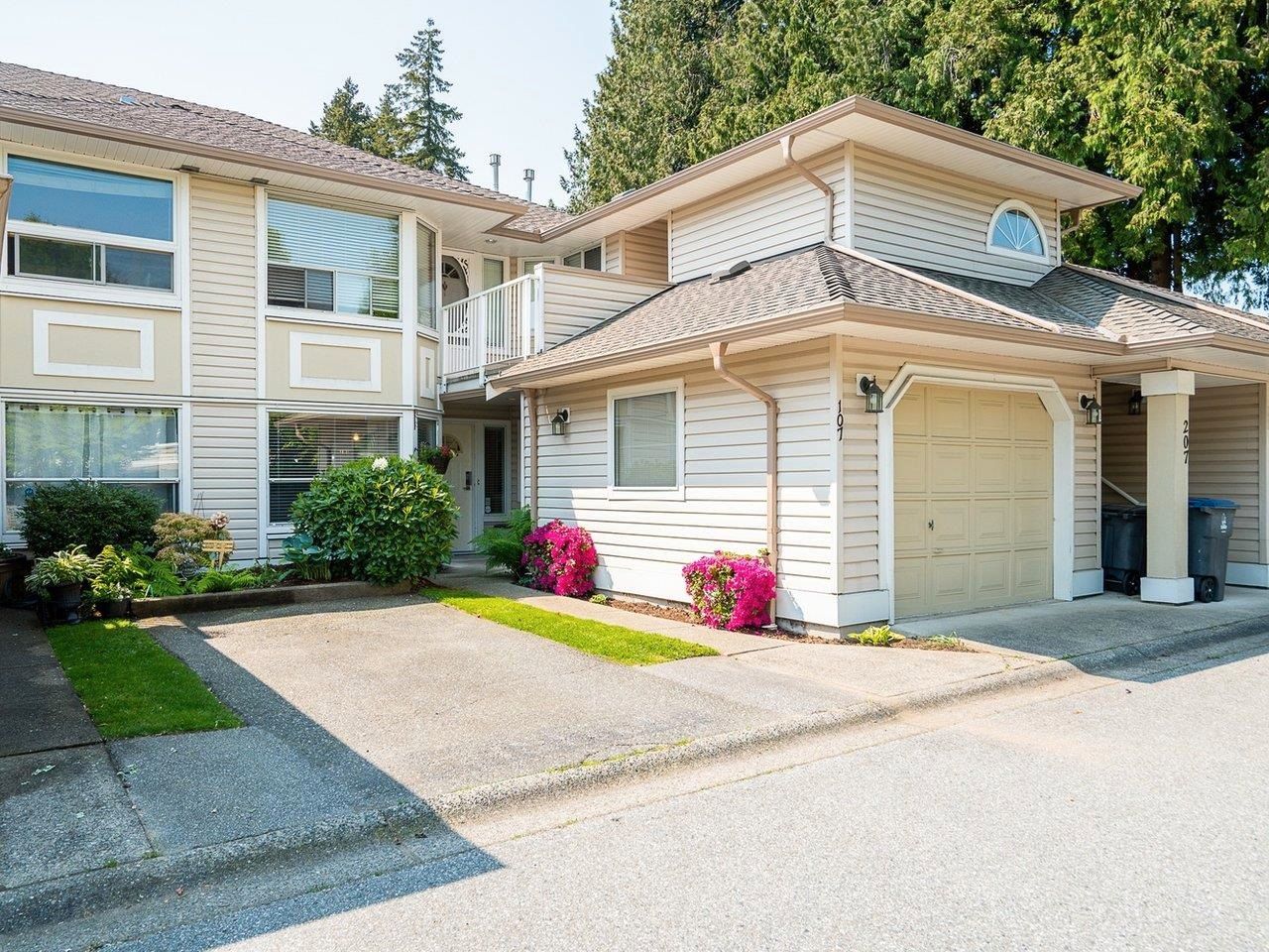 Main Photo: 107 16071 82 Avenue in Surrey: Fleetwood Tynehead Townhouse for sale in "Springfield" : MLS®# R2780293