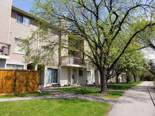 Photo 1: 96 2519 38 Street NE in Calgary: Rundle Row/Townhouse for sale : MLS®# A2058835