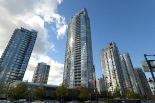Main Photo: 3105 1408 STRATHMORE Mews in Vancouver: Yaletown Condo for sale in "West One" (Vancouver West)  : MLS®# R2885018