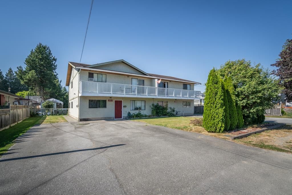 Main Photo: 5873 172A STREET in : Cloverdale BC 1/2 Duplex for sale : MLS®# R2497442