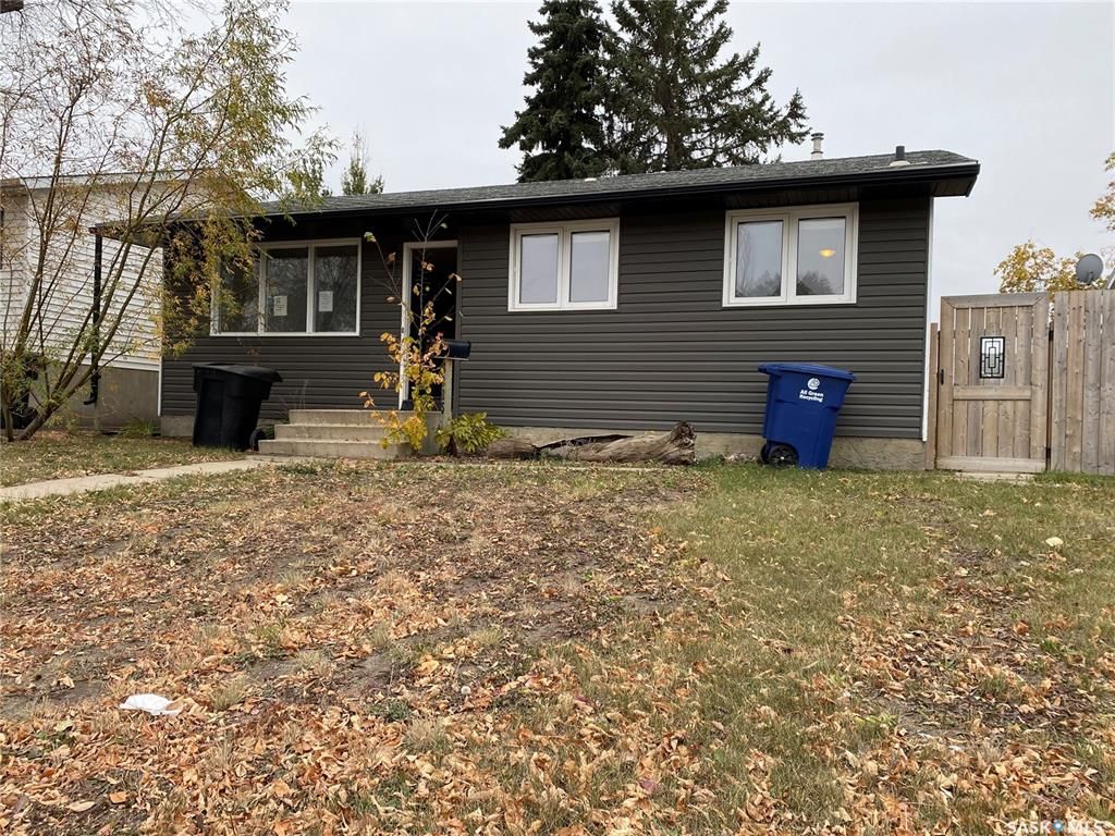 Main Photo: 3825 Diefenbaker Drive in Saskatoon: Pacific Heights Residential for sale : MLS®# SK879058
