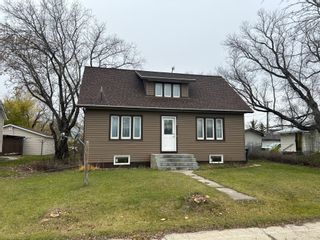 Photo 2: 504 Main Street in Langruth: House for sale : MLS®# 202329157