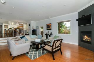 Photo 9: BAY PARK House for sale : 5 bedrooms : 2034 Frankfort St in San Diego