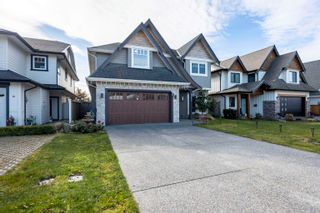 Photo 2: 5500 52 Avenue in Delta: Hawthorne House for sale in "HAWTHORNE" (Ladner)  : MLS®# R2833622