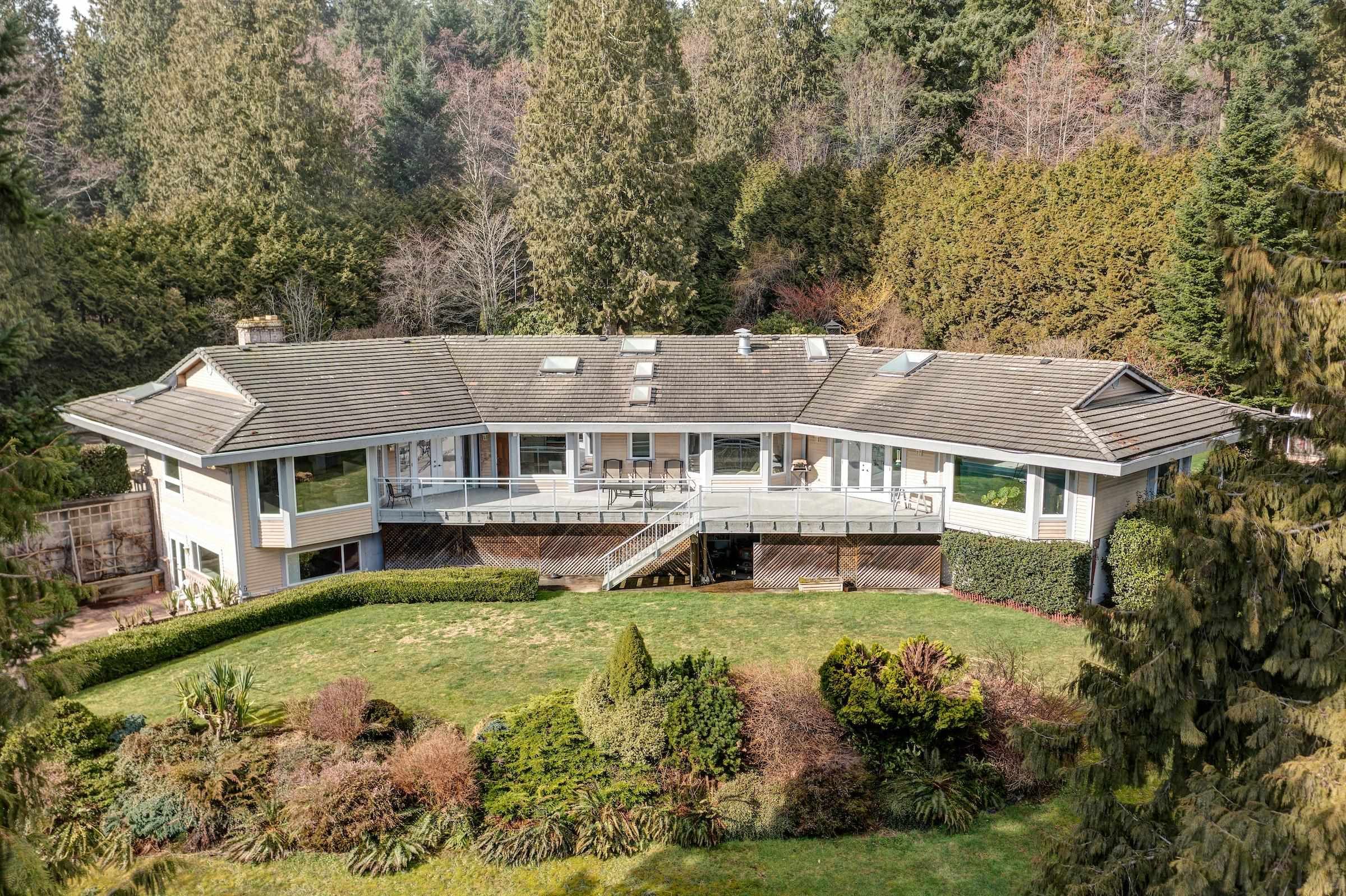 Main Photo: 828 CHAMBERLIN Road in Gibsons: Gibsons & Area House for sale (Sunshine Coast)  : MLS®# R2659805