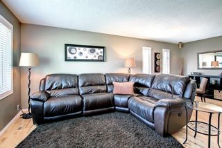 Photo 5: 400 Whiteland Drive NE in Calgary: Whitehorn Detached for sale : MLS®# A1229643