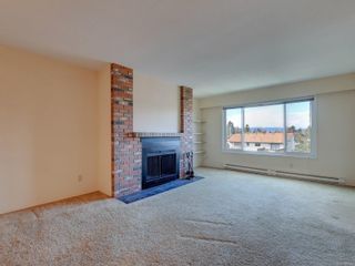 Photo 2: 305 2286 W Henry Ave in Sidney: Si Sidney South-West Condo for sale : MLS®# 867643