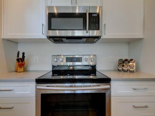 Photo 17: 3 1146 Caledonia Ave in Victoria: Vi Fernwood Row/Townhouse for sale : MLS®# 842254