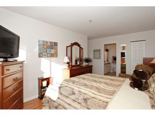 Photo 12: 311 5955 177B Street in Surrey: Cloverdale BC Condo for sale in "WINDSOR PLACE" (Cloverdale)  : MLS®# F1433073