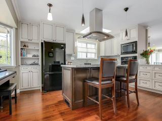 Photo 12: 2322 MARINE Drive in West Vancouver: Dundarave 1/2 Duplex for sale : MLS®# R2074958