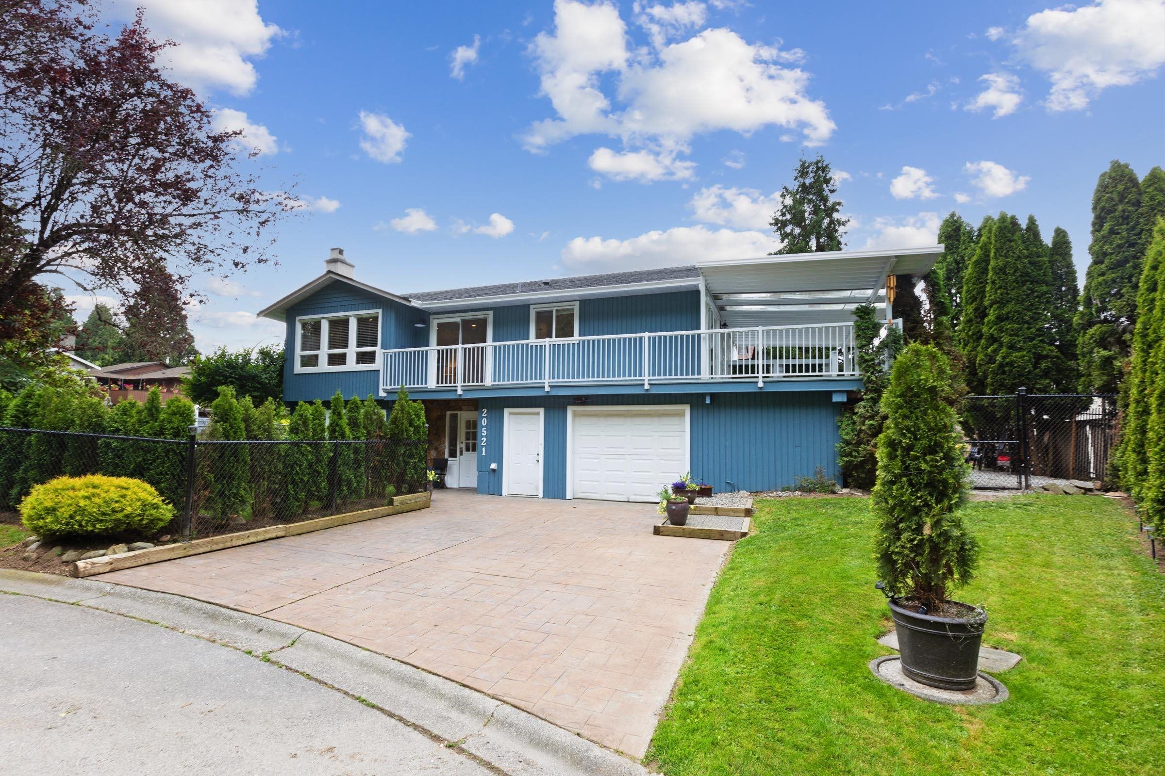 Main Photo: 20521 88A Avenue in Langley: Walnut Grove House for sale : MLS®# R2705348