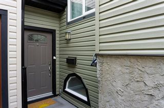 Photo 2: 27 448 Strathcona Drive SW in Calgary: Strathcona Park Row/Townhouse for sale : MLS®# A2001453