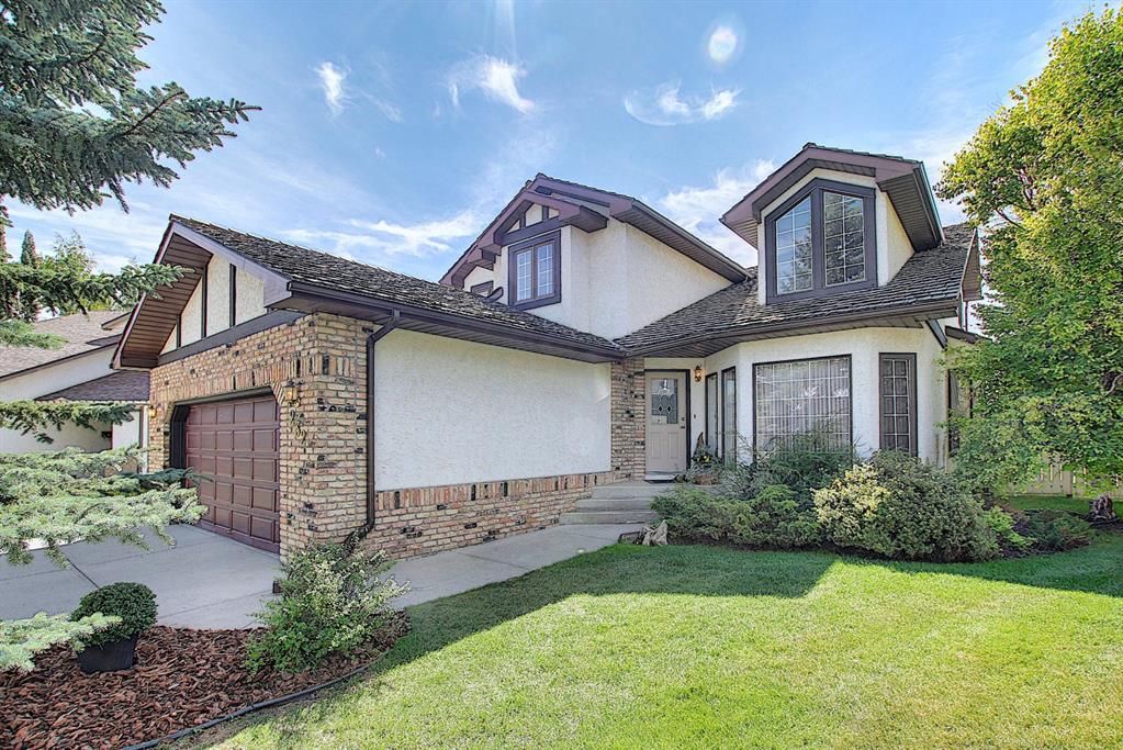 Main Photo: 232 WOOD VALLEY Bay SW in Calgary: Woodbine Detached for sale : MLS®# A1028723
