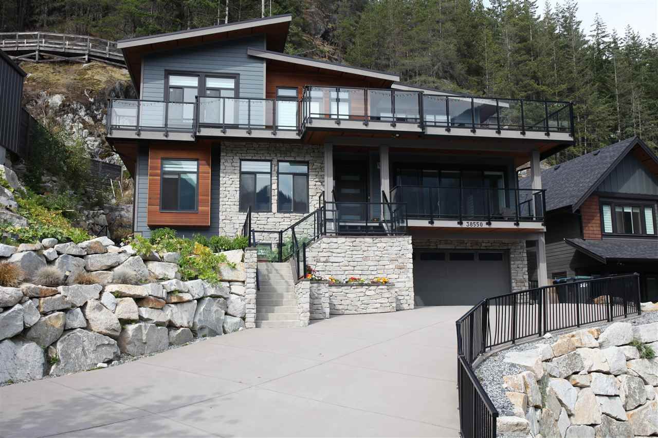Main Photo: 38550 SKY PILOT Drive in Squamish: Plateau House for sale in "Crumpit Woods" : MLS®# R2372250