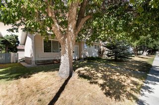 Photo 2: 8320 Addison Drive SE in Calgary: Acadia Detached for sale : MLS®# A1255115
