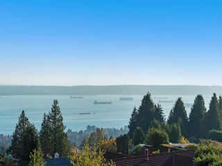 Photo 37: 1416 SANDHURST Place in West Vancouver: Chartwell House for sale : MLS®# R2870120