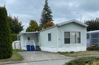 Photo 1: 32 8670 156 Street in Surrey: Fleetwood Tynehead Manufactured Home for sale : MLS®# R2823011