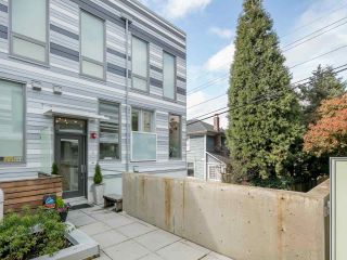 Photo 2: 4 1411 E 1ST AVENUE in Vancouver: Grandview VE Townhouse for sale (Vancouver East)  : MLS®# R2254853