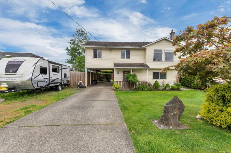 FEATURED LISTING: 77 Washington Dr Campbell River