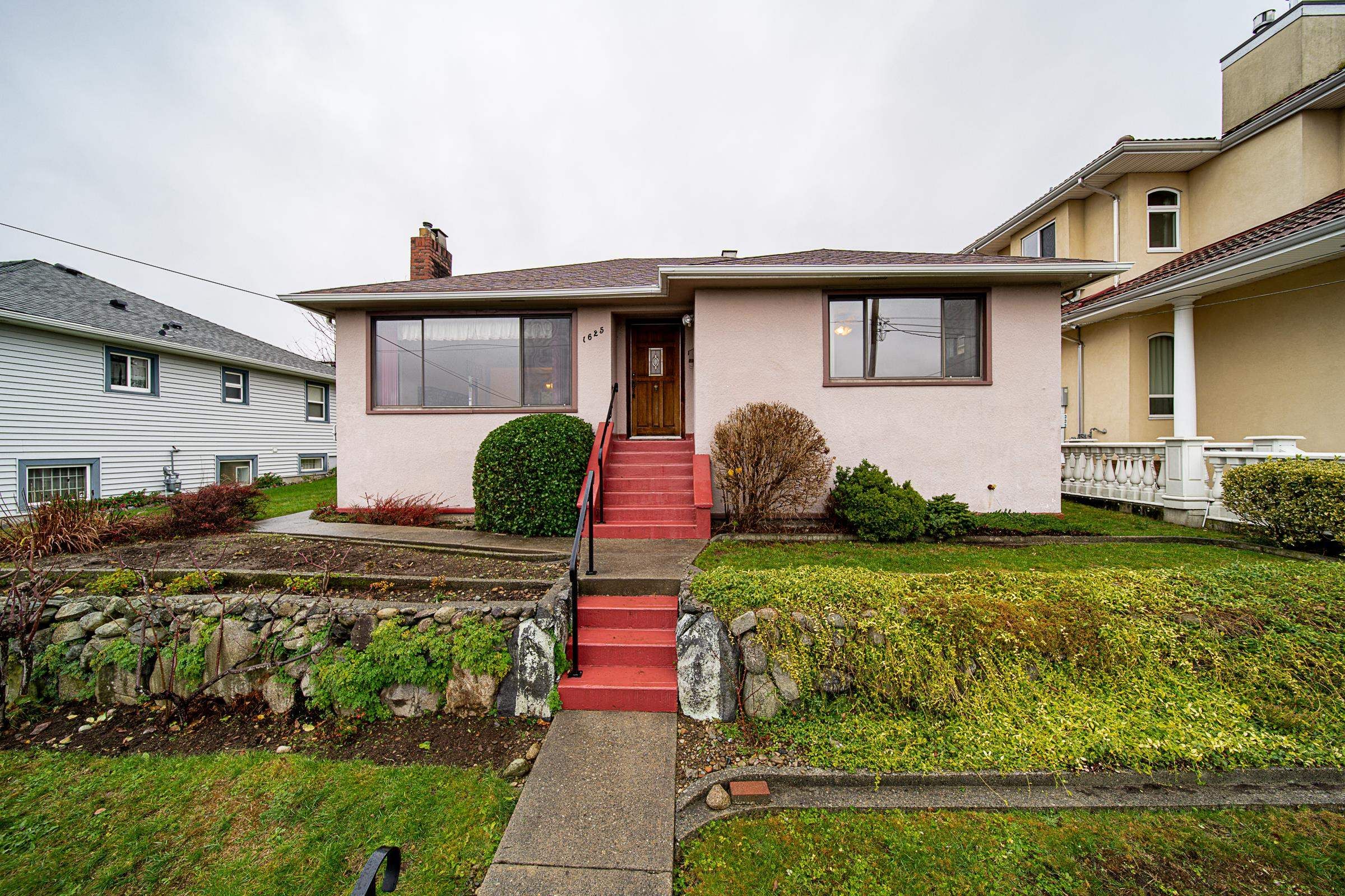 Main Photo: 1625 NANAIMO Street in New Westminster: West End NW House for sale in "West End" : MLS®# R2637844