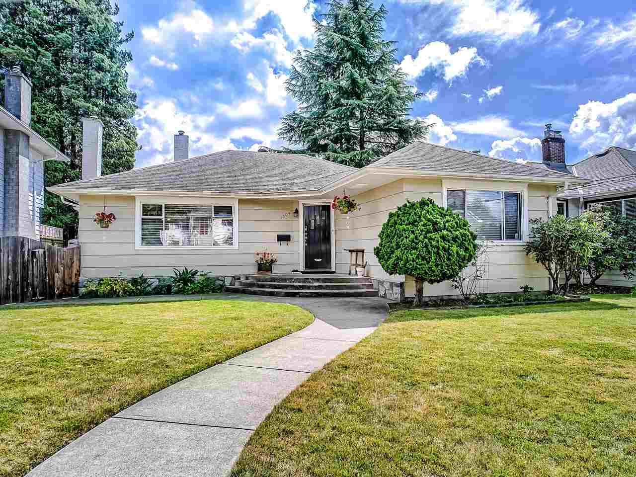 Main Photo: 1504 LONDON Street in New Westminster: West End NW House for sale : MLS®# R2490956