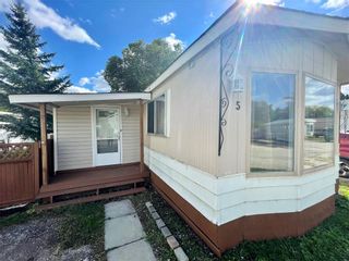 Photo 1: 5 DELTA Crescent in St Clements: Pineridge Trailer Park Residential for sale (R02)  : MLS®# 202223423