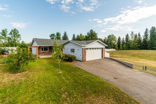 Photo 3: 774 OCHAKWIN Crescent in Prince George: Foothills House for sale in "Foothills" (PG City West (Zone 71))  : MLS®# R2640373