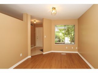 Photo 3: 125 9978 151 Street in Surrey: Guildford Townhouse for sale in "Sussex House" (North Surrey)  : MLS®# F1414106