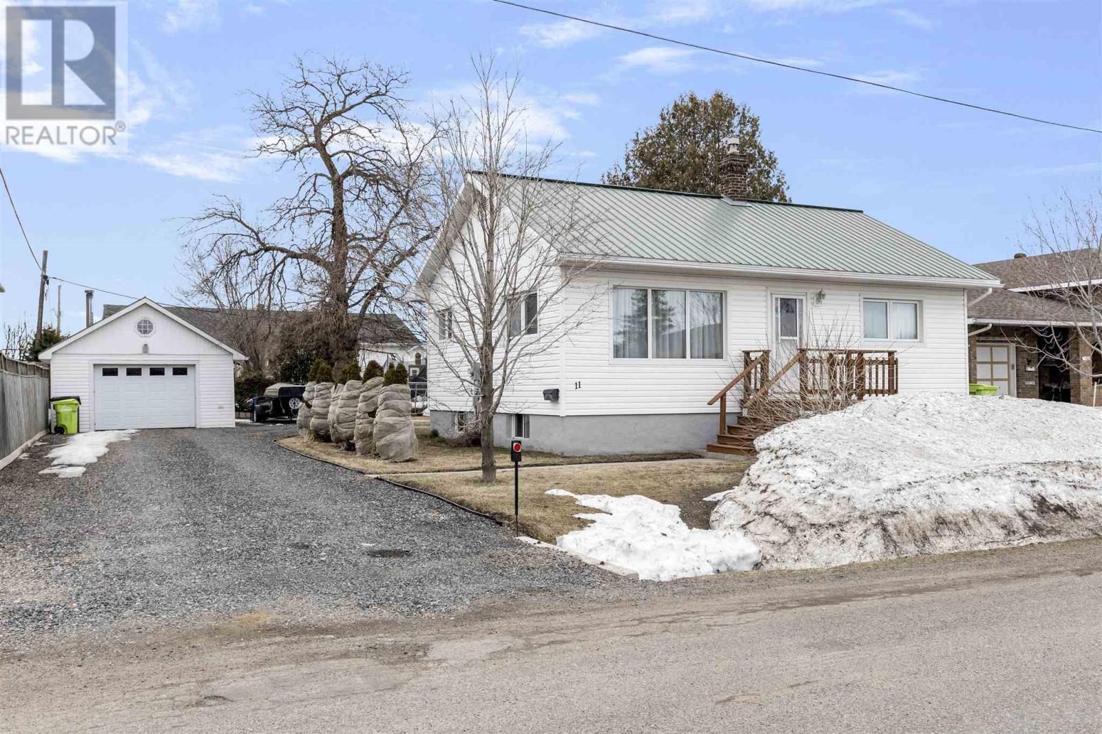 Main Photo: 11 Edison AVE in Sault Ste. Marie: House for sale : MLS®# SM230672