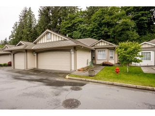 Photo 1: 320 20655 88 Avenue in Langley: Walnut Grove Townhouse for sale in "Twin Lakes" : MLS®# R2721001