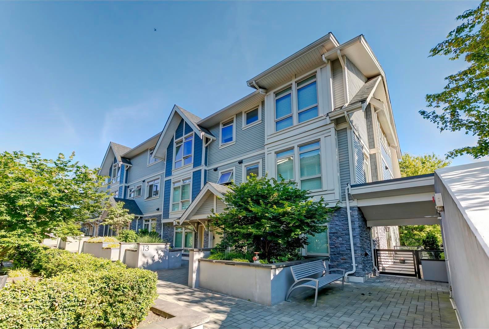 Main Photo: 13 115 W QUEENS Road in North Vancouver: Upper Lonsdale Townhouse for sale : MLS®# R2816589