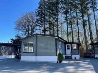 Photo 1: 16 39884 GOVERNMENT Road in Squamish: Northyards Manufactured Home for sale in "Sousters Mobile Home Park" : MLS®# R2839199