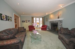 Photo 11: 10351 HOGARTH Place in Richmond: Woodwards House for sale in "WOODWARDS" : MLS®# V881151