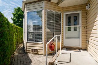 Photo 2: 37 6140 192 Street in Surrey: Cloverdale BC Townhouse for sale (Cloverdale)  : MLS®# R2189554