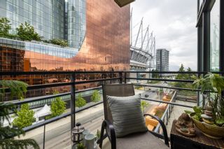 Photo 9: 808 33 SMITHE Street in Vancouver: Yaletown Condo for sale in "Cooper's Lookout" (Vancouver West)  : MLS®# R2701934