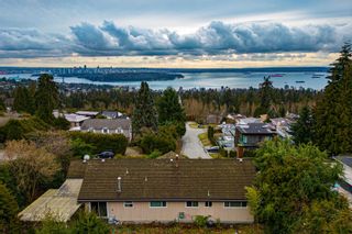 Photo 2: 1495 CAMELOT Road in West Vancouver: Chartwell House for sale : MLS®# R2776618