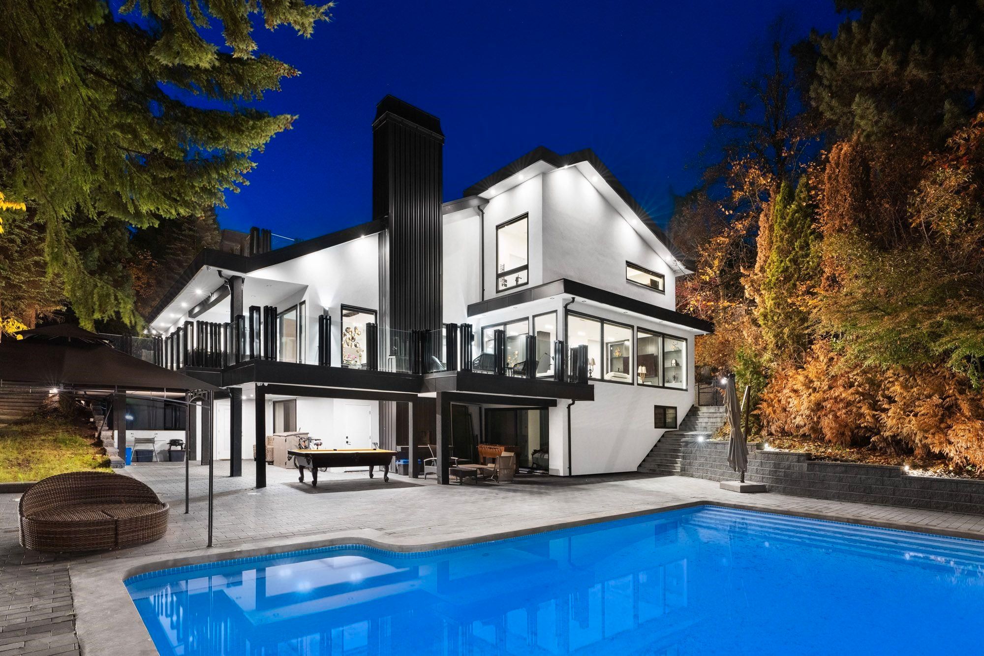 Main Photo: 1110 HILLSIDE Road in West Vancouver: British Properties House for sale : MLS®# R2748697