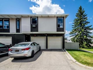 Photo 1: 703 544 Blackthorn Road NE in Calgary: Thorncliffe Row/Townhouse for sale : MLS®# A2088020